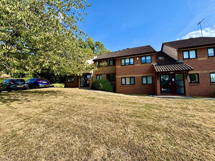 2 Bedroom Flat For Sale In Richfield Road, Bushey, WD23