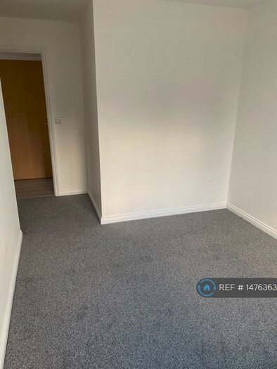 2 Bedroom Flat To Rent In Maple Court, Seacroft, Leeds, LS14