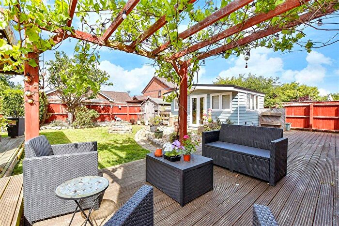4 Bedroom Detached House For Sale In Fleet Way, Shalfleet, Newport, Isle Of Wight, PO30