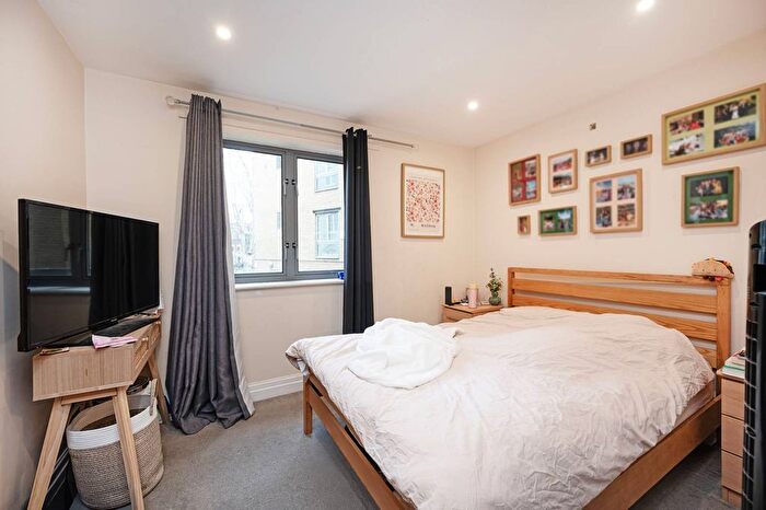 2 Bedroom Flat For Sale In Hoxton Square, Hoxton, London, N1