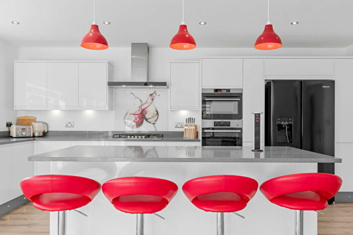 4 Bedroom Detached House For Sale In The Warren, The Green, Croydon, CR0