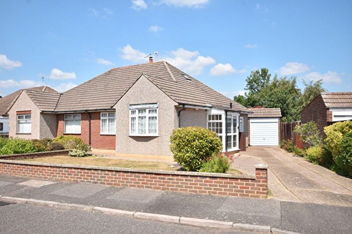 2 Bedroom Bungalow For Sale In Horley, Surrey, RH6