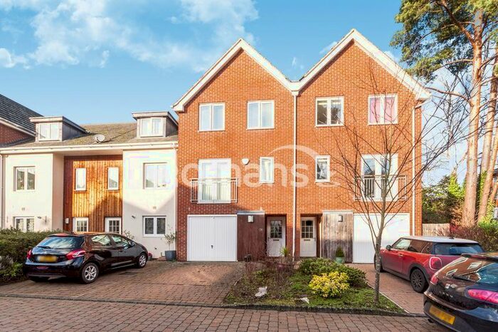 4 Bedroom Town House To Rent In Brook Avenue, Ascot SL5