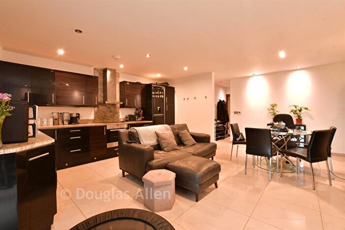 1 Bedroom Flat For Sale In Marlborough Road, Romford, Essex, RM7