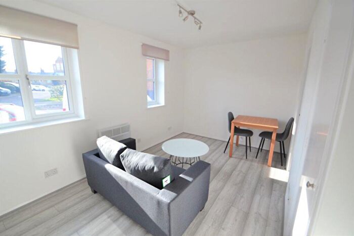 Flat To Rent In Bannister House, New Cross, SE14