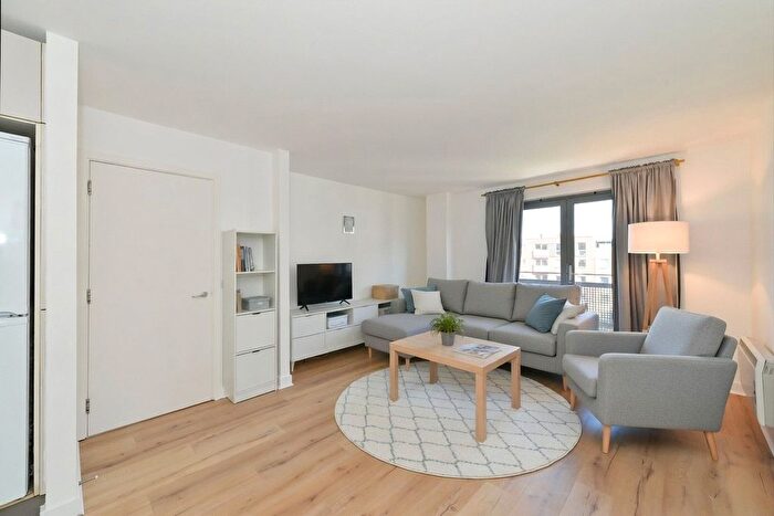 2 Bedroom Flat To Rent In Deals Gateway, London, SE13