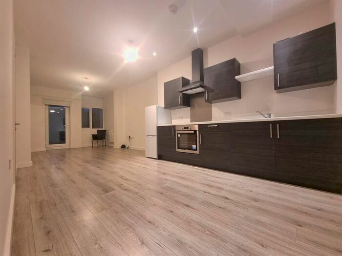 2 Bedroom Flat To Rent In Ewell Road, Tolworth, KT6