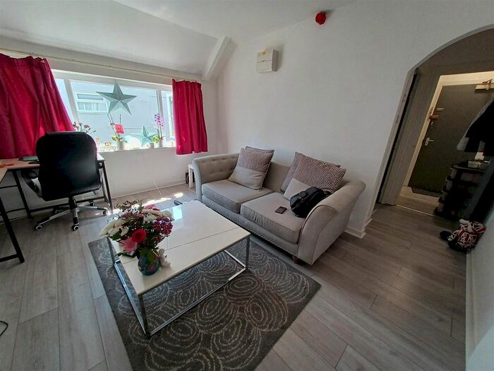 1 Bedroom Flat To Rent In Richmond Road, Cathays, Cardiff, CF24