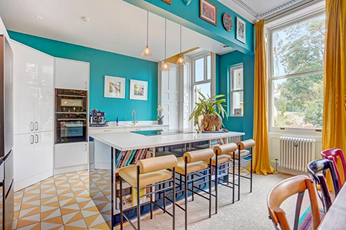 3 Bedroom Flat For Sale In Marine Parade, Brighton, BN2