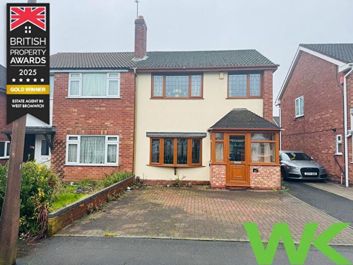 3 Bedroom Semi Detached House To Rent In Rayford Drive, West Bromwich, B71