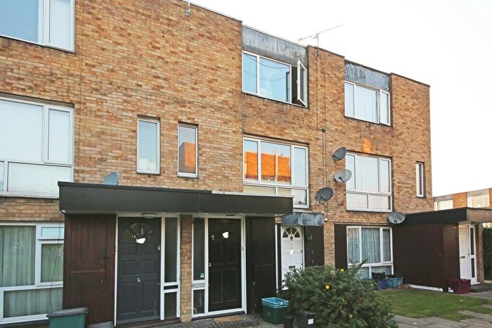 3 Bedroom Maisonette To Rent In Leyburn Gardens, Croydon, CR0