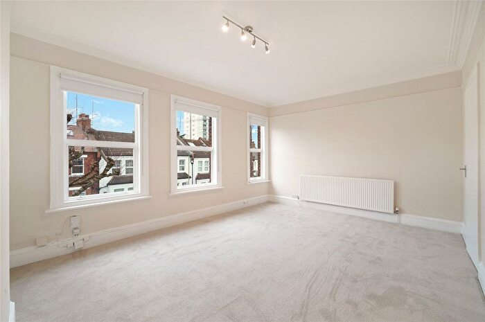 2 Bedroom Flat To Rent In Crewys Road, Childs Hill, NW2