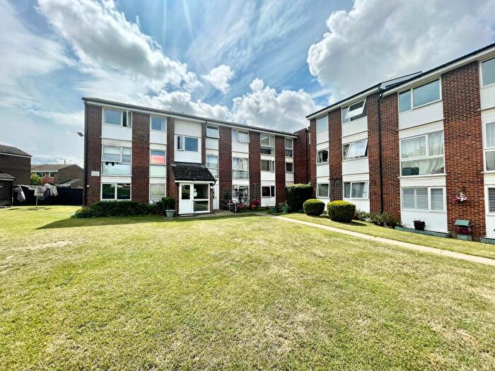 2 Bedroom Apartment To Rent In Tennyson Close, Royston, SG8