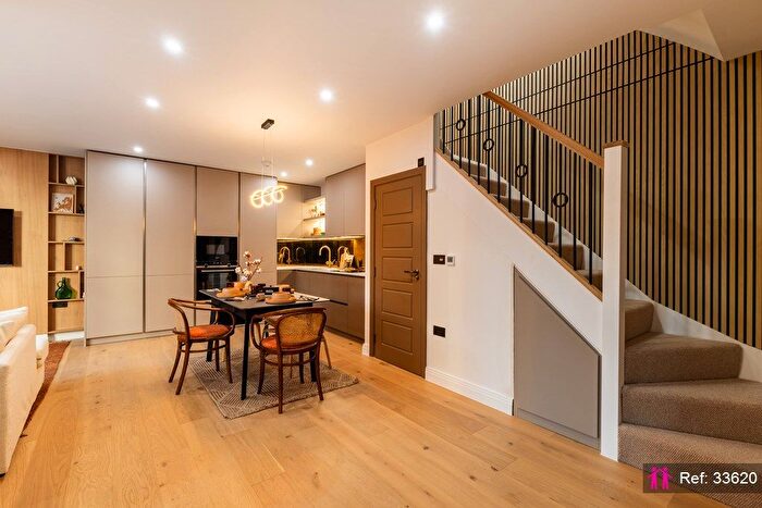 3 Bedroom Mews For Sale In Worple Road, London, SW20