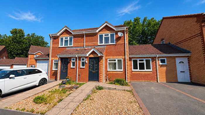 3 Bedroom Terraced House For Sale In Carmine Close, Glastonbury, BA6