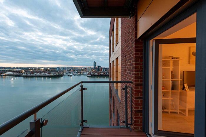 2 Bedroom Apartment For Sale In John Thornycroft Road, Southampton, Hampshire, SO19