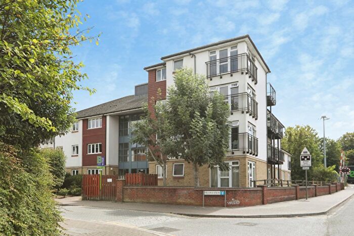 2 Bedroom Flat For Sale In Friars View, Aylesford, Kent, ME20