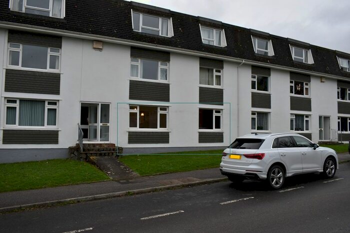 2 Bedroom Flat To Rent In Shelburne Court, Falmouth, TR11