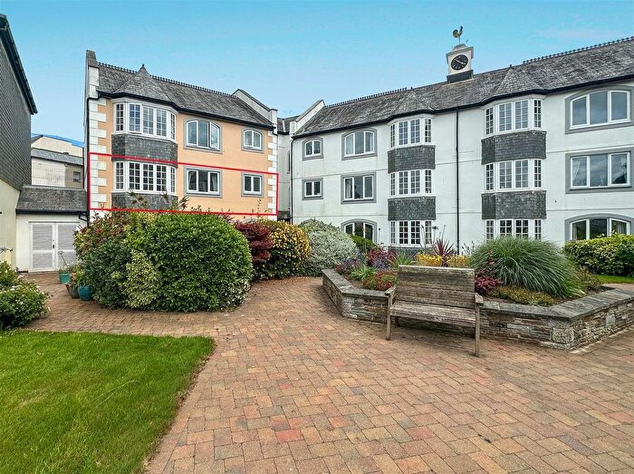 3 Bedroom Flat For Sale In Royalist Court, Port Pendennis, Falmouth, TR11