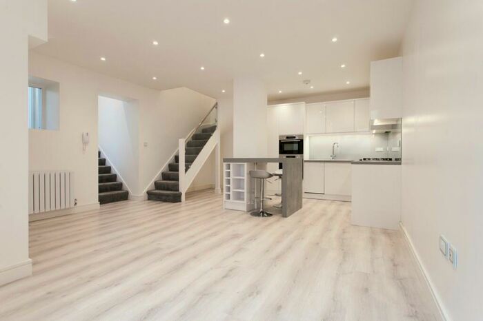 1 Bedroom Apartment To Rent In Essex Road, Islington, N1