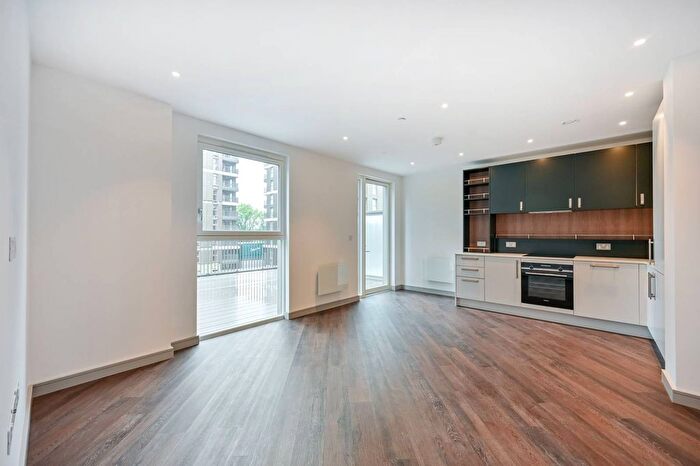 1 Bedroom Flat For Sale In Eden Grove, Staines, TW18