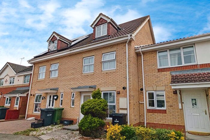 4 Bedroom Town House To Rent In Cedar Road, SO50