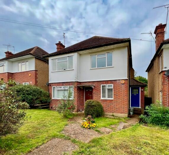 2 Bedroom Flat To Rent In Harlyn Drive, Pinner, HA5