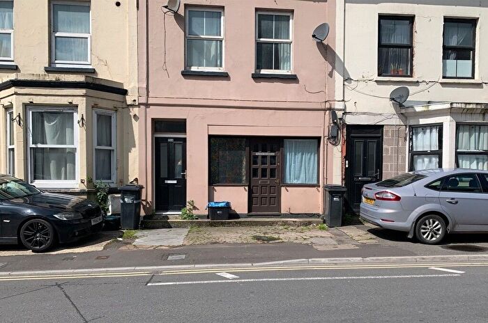 2 Bedroom Flat To Rent In Wyndham Street, Yeovil, BA20