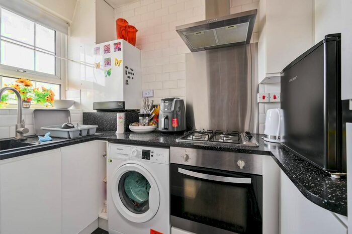 1 Bedroom Flat To Rent In Old Kent Road, Bermondsey, London, SE1