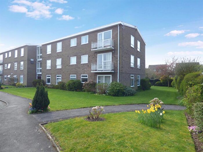 2 Bedroom Flat To Rent In Padua, Warwick Court, Stratford-upon-Avon, CV37