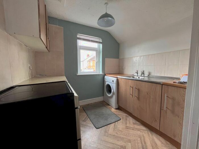 1 Bedroom Flat To Rent In Cemetery Road, Scunthorpe, DN16