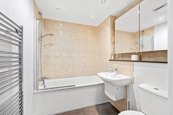 1 Bedroom Flat To Rent In South Woodford, E18