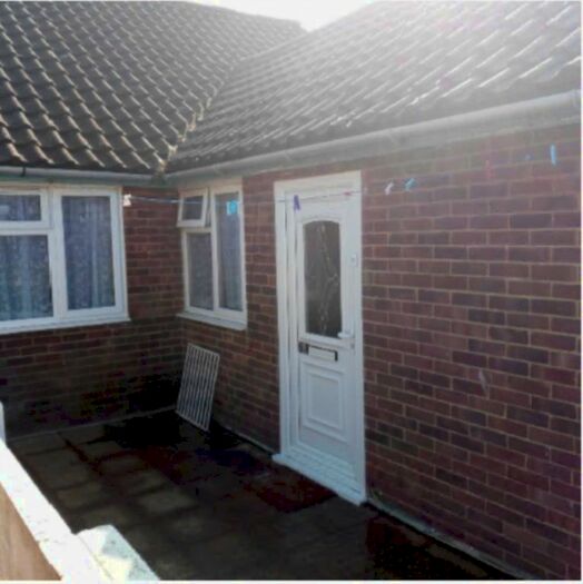 2 Bedroom Flat To Rent In High Street, Selsey, PO20