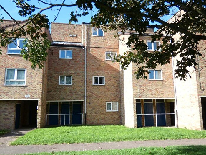 2 Bedroom Flat To Rent In Albemarle Way, CB4