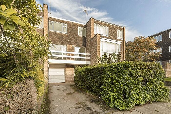 4 Bedroom Property To Rent In Templewood, Ealing, W13