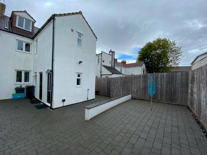 3 Bedroom Maisonette To Rent In High Street, Bristol, BS15