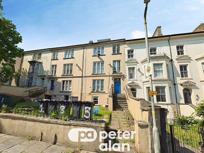 1 Bedroom Apartment To Rent In Clifton Place, NP20