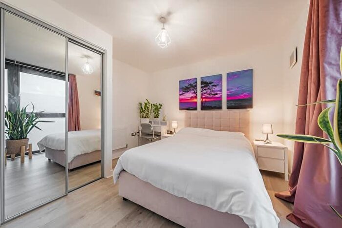 2 Bedroom Flat For Sale In Queens House, Twickenham, London, TW1