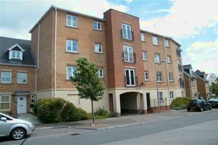 2 Bedroom Flat To Rent In Windermere Avenue, Purfleet, RM19