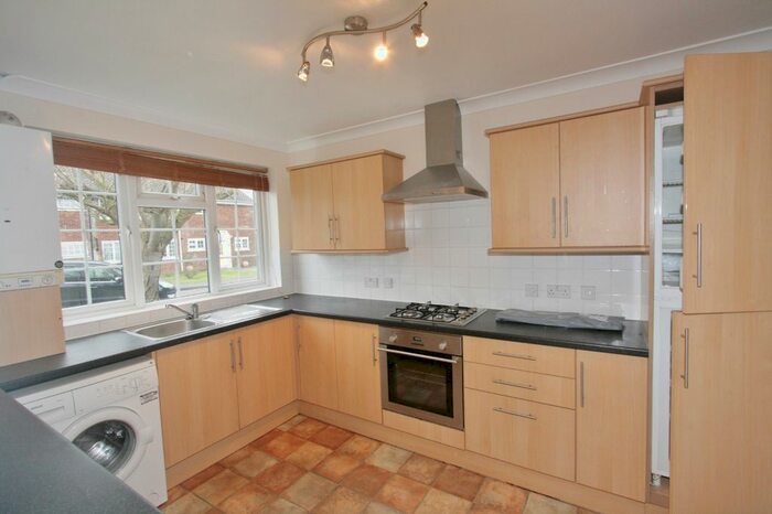 2 Bedroom Maisonette To Rent In Devonshire Place, Basingstoke, RG21