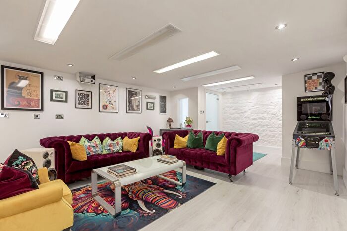 1 Bedroom Flat For Sale In B Carlyle Place, Abbeyhill, EH7