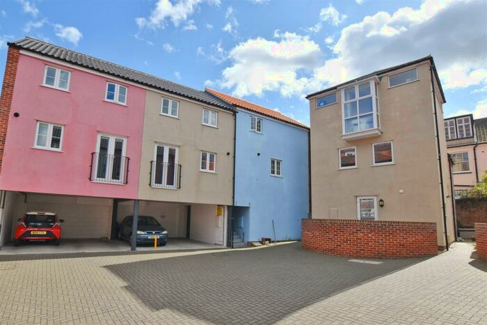 2 Bedroom Maisonette To Rent In Church Street, Cromer, NR27