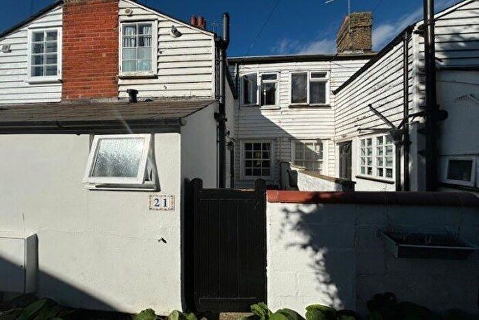 2 Bedroom Property To Rent In Granville Terrace, Burnham-On-Crouch, CM0
