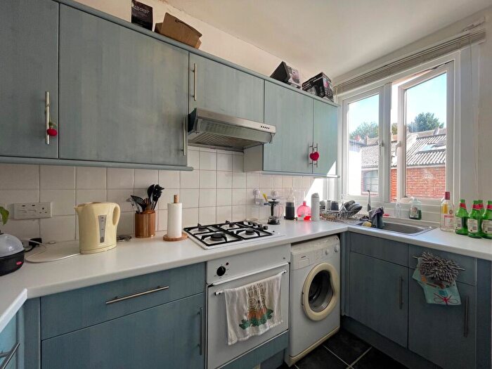 1 Bedroom Flat To Rent In Coombe Terrace -, RL00