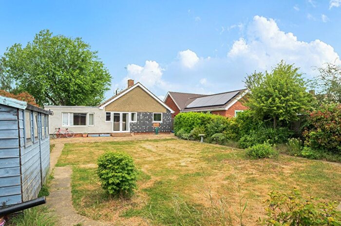 4 Bedroom Bungalow For Sale In Eleanor Gardens, Aylesbury, Buckinghamshire, HP21