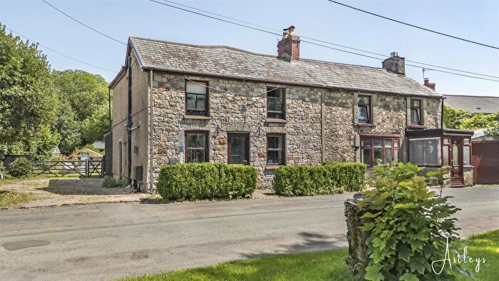 3 Bedroom Semi-Detached House For Sale In Ystradgynlais, Swansea, SA9