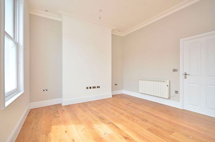 1 Bedroom Flat To Rent In Norwood Road, Herne Hill, London, SE24