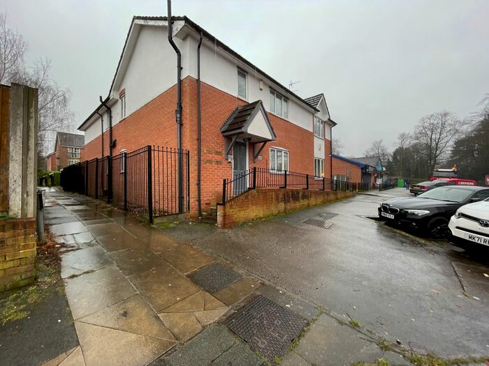 2 Bedroom Flat To Rent In Elegant Court, Manchester, M23
