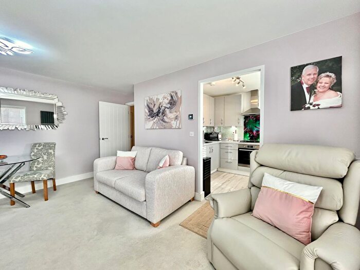 1 Bedroom Flat For Sale In Chapples Close, Norton Fitzwarren, Taunton, TA2