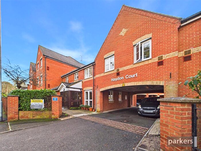 1 Bedroom Apartment For Sale In Waltham Road, Twyford, Reading, Berkshire, RG10